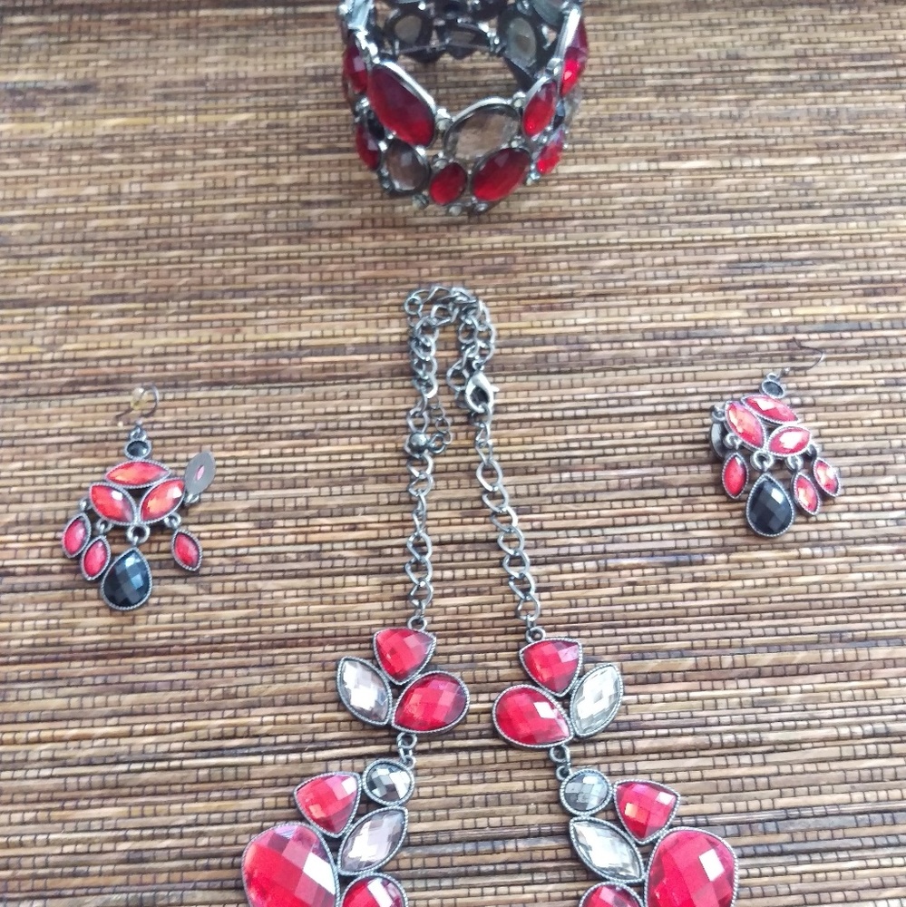Red, Black & Clear Crystal Necklace set